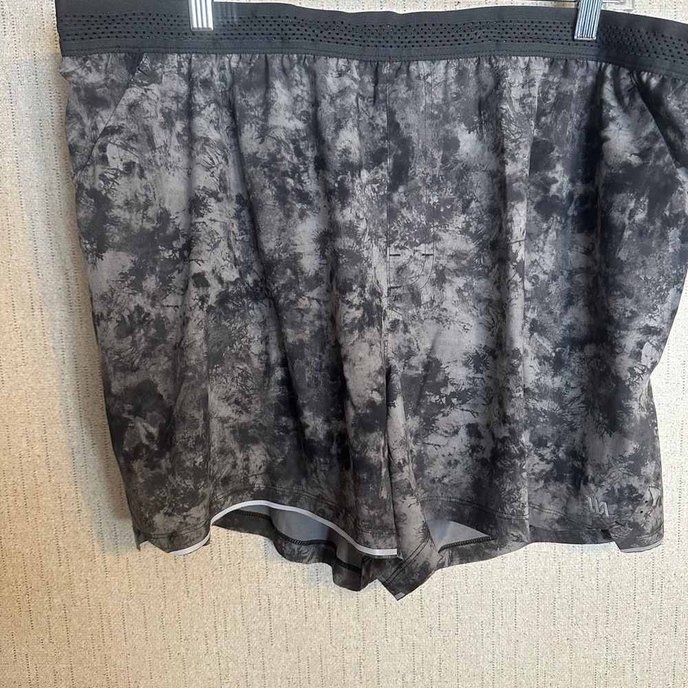 VRST MEN’S ENTHUSIAST RUNNING SHORTS: GRAY TIE DYE: NWT: SZ XXL